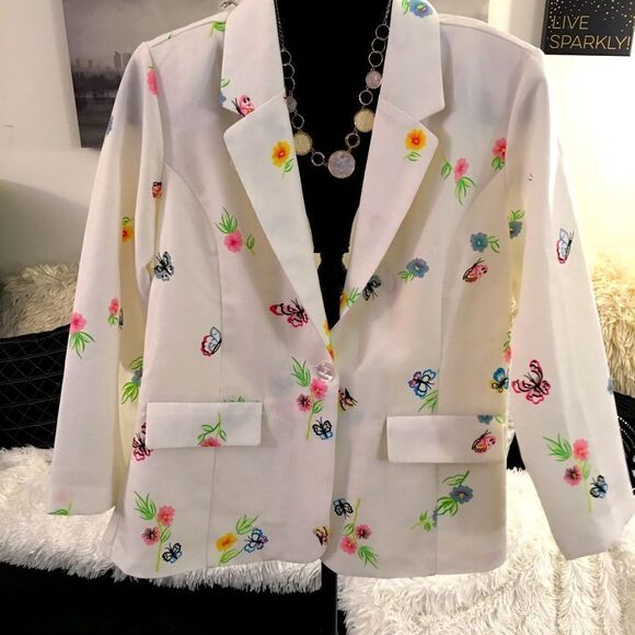 GORGEOUS One button, deep V butterfly 🦋 Blazer - Picture 2 of 7